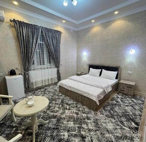 سوئیت با تخت بزرگ, Jasmina