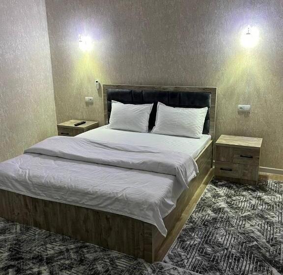 سوئیت با تخت بزرگ, Jasmina
