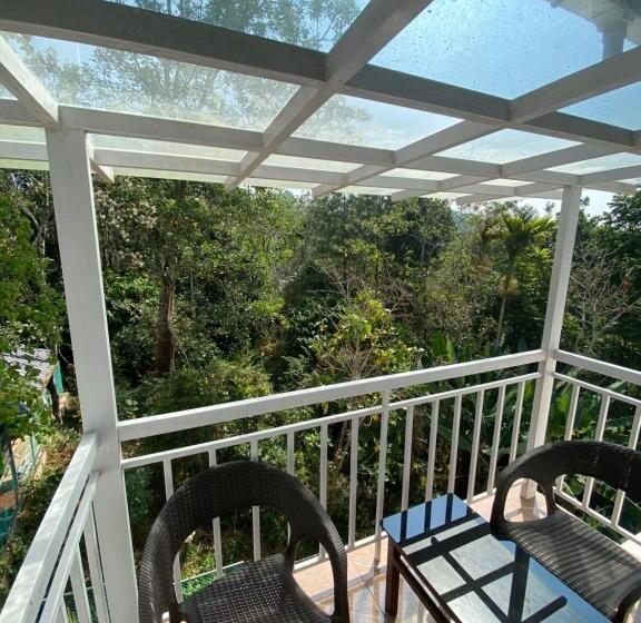 Номер Deluxe с Балконом, Munnar Ice Queen Resorts