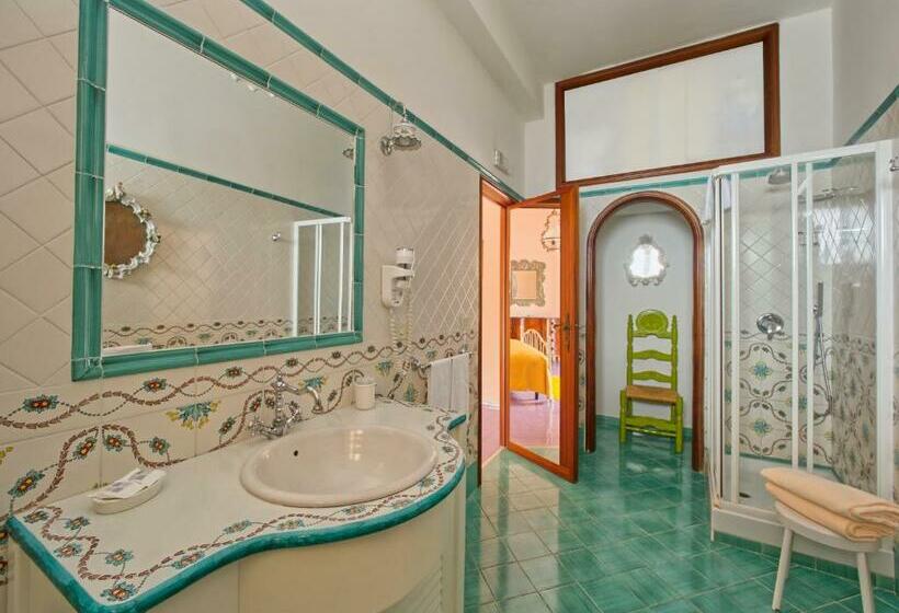 اتاق لوکس با بالکن و چشم‌انداز دریا, Villa Scarpariello Relais