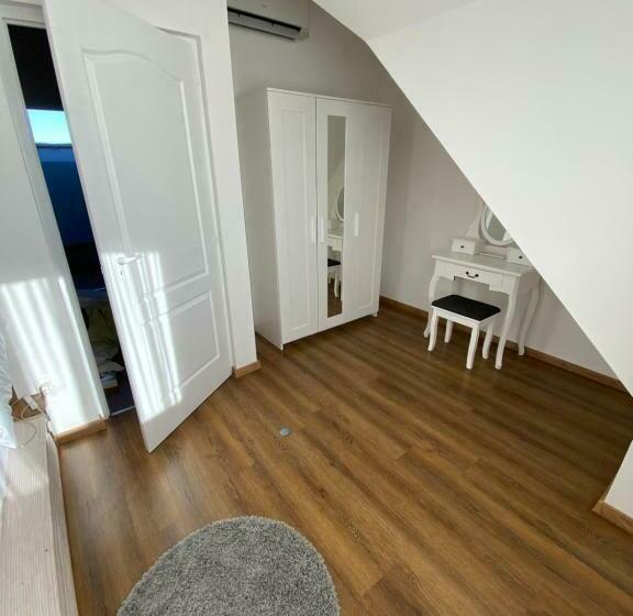 Апартаменты 3 Спальни, Platán Apartmanház