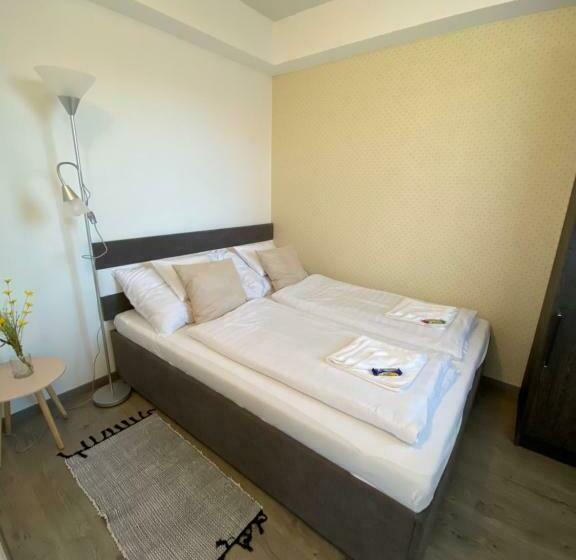 Апартаменты 3 Спальни, Platán Apartmanház