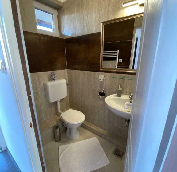 דירת שלושה חדרים, Platán Apartmanház