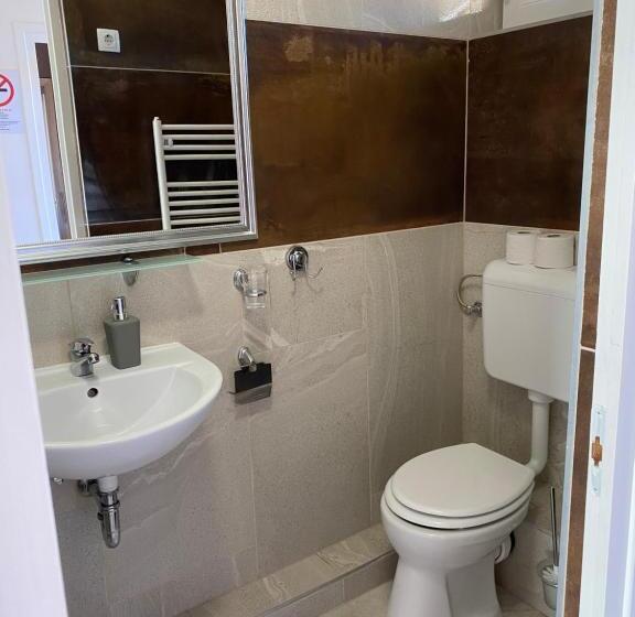 דירת חדר, Platán Apartmanház