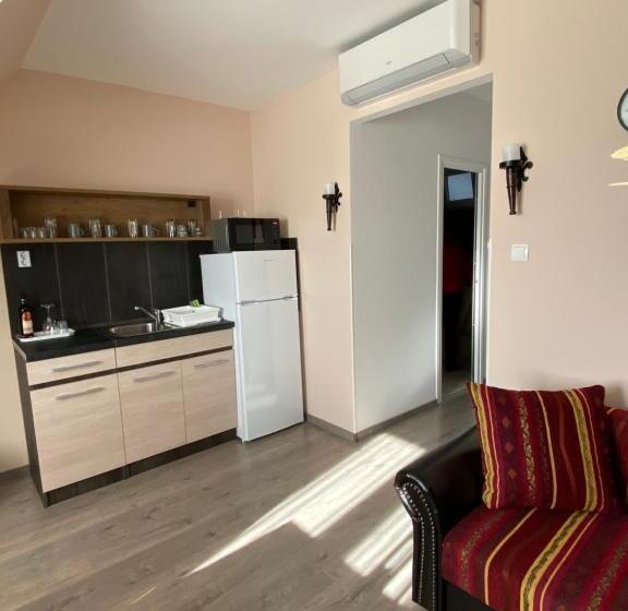 דירת חדר, Platán Apartmanház