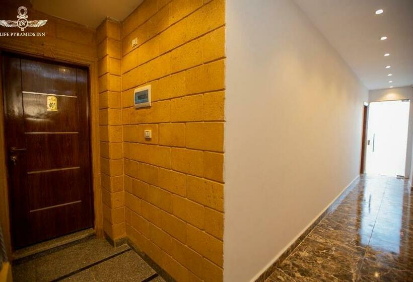 اتاق استاندارد با چشم‌انداز کوهستان, Life Pyramids Inn