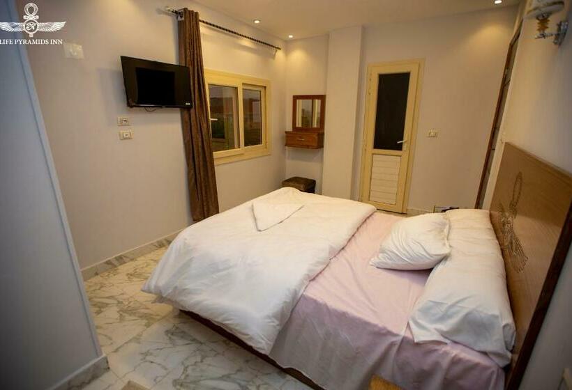 اتاق استاندارد با چشم‌انداز کوهستان, Life Pyramids Inn