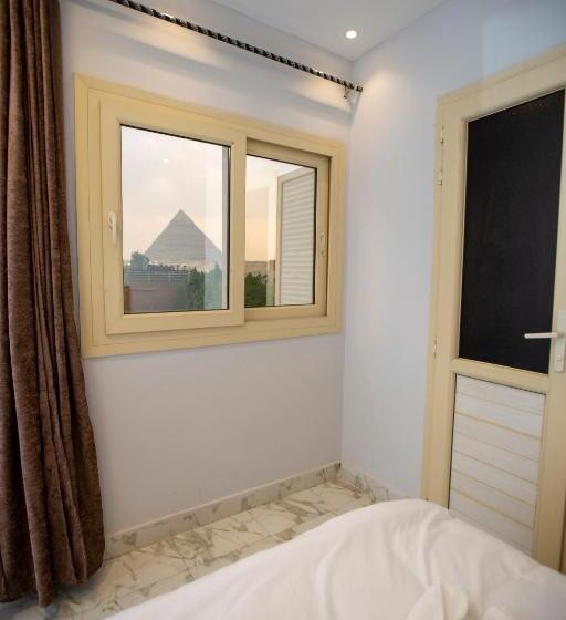 اتاق استاندارد با چشم‌انداز کوهستان, Life Pyramids Inn
