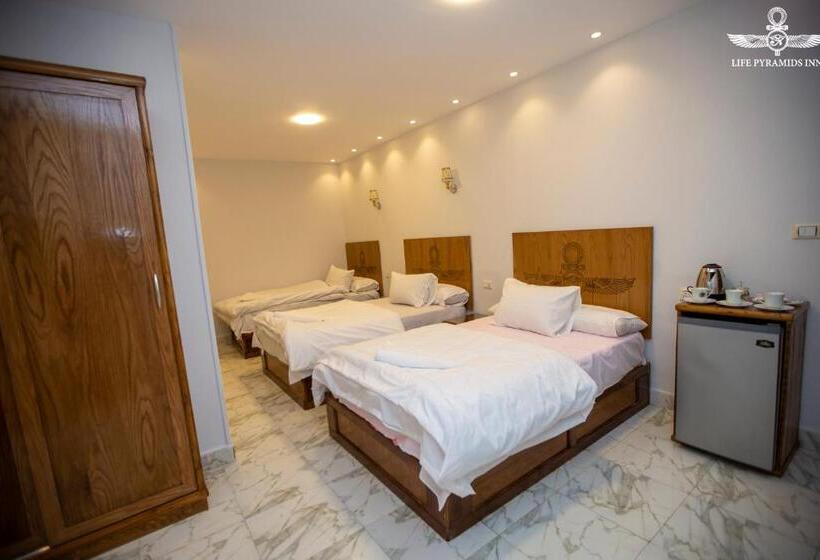 اتاق استاندارد سه نفره, Life Pyramids Inn