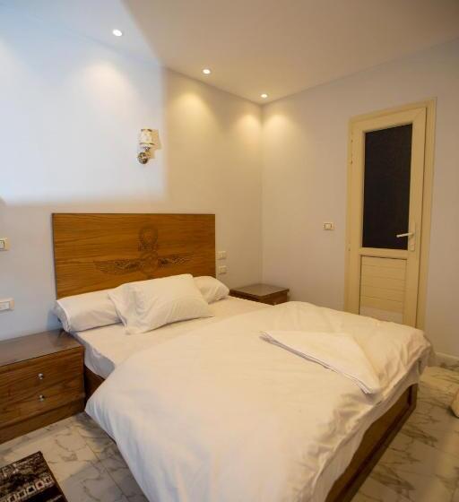 اتاق لوکس با تخت بزرگ, Life Pyramids Inn