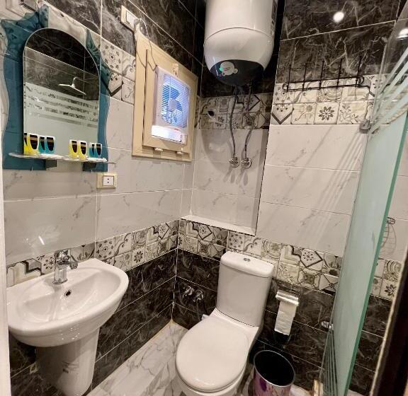 اتاق استاندارد با چشم‌انداز باغ, Life Pyramids Inn