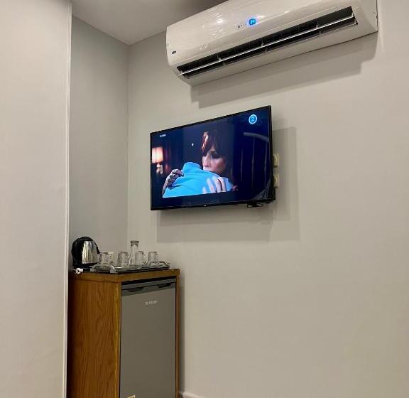 سوئیت جونیور با چشم‌انداز باغ, Life Pyramids Inn