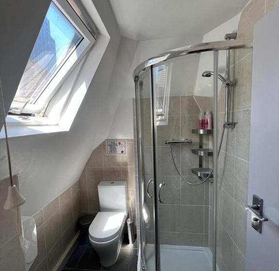 Полулюкс Повышенной Комфортности, Petticoat Accommodations