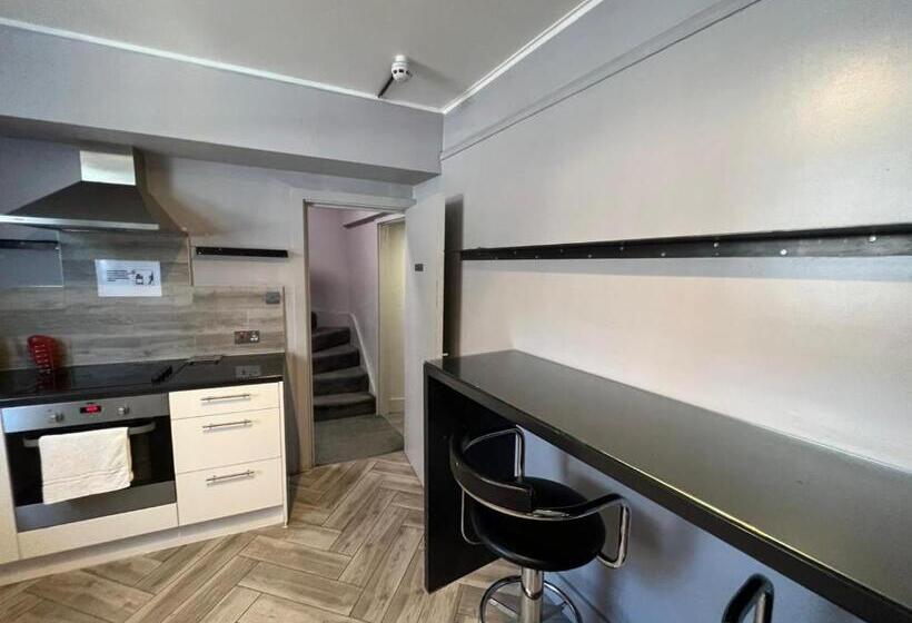 Полулюкс Повышенной Комфортности, Petticoat Accommodations