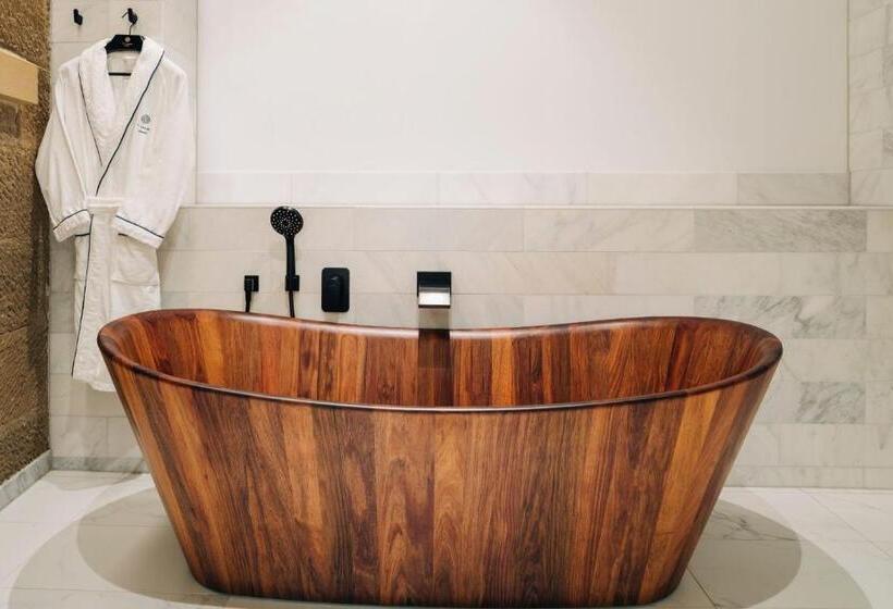 스위트 킹사이즈 침대, The Tasman, A Luxury Collection Hotel, Hobart