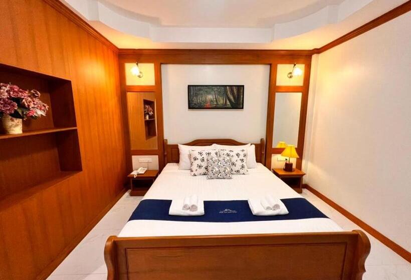 اتاق سوپریور با تخت بزرگ, Huen Him Kong Hotel Phrae