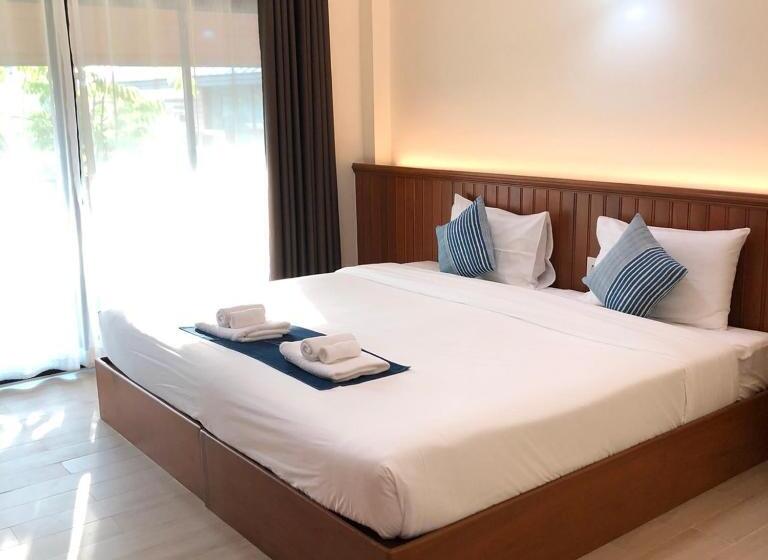 اتاق استاندارد با بالکن, Huen Him Kong Hotel Phrae