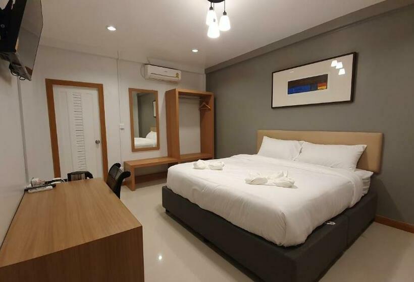 디럭스 룸 킹사이즈 침대, โรงแรมอินทราเพลส