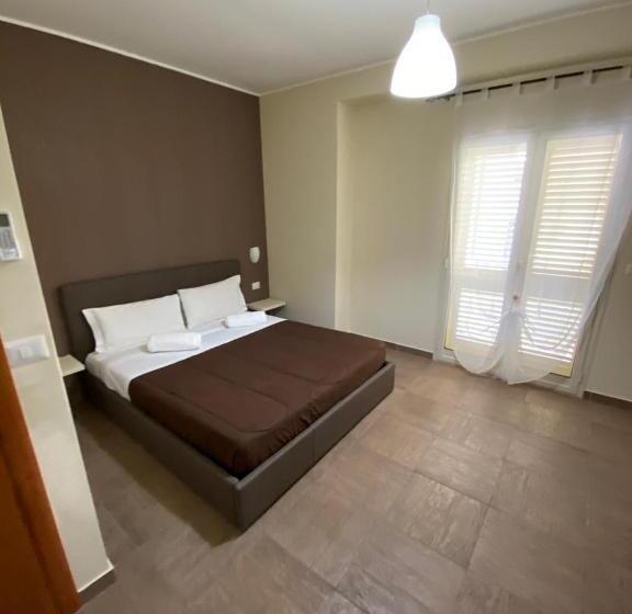 اتاق لوکس با بالکن و چشمانداز دریا, Nick & Santo S Holiday Homes B&b