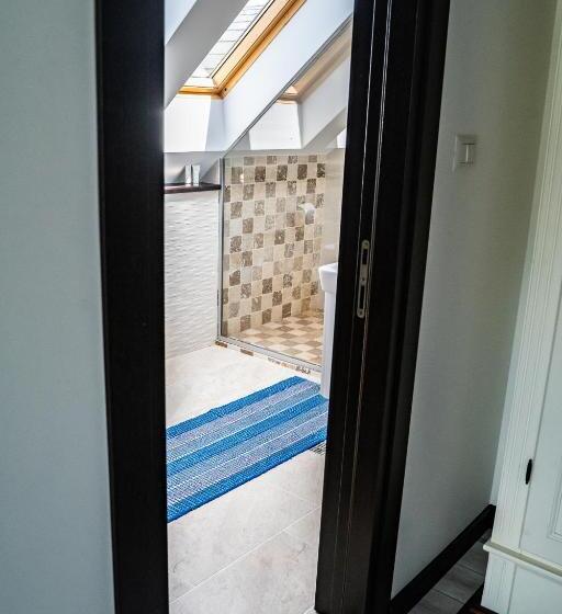 침실 2개 아파트, Casa Românească