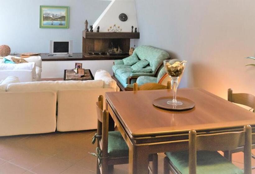 اتاق لوکس با بالکن, B&b Villa Apuana
