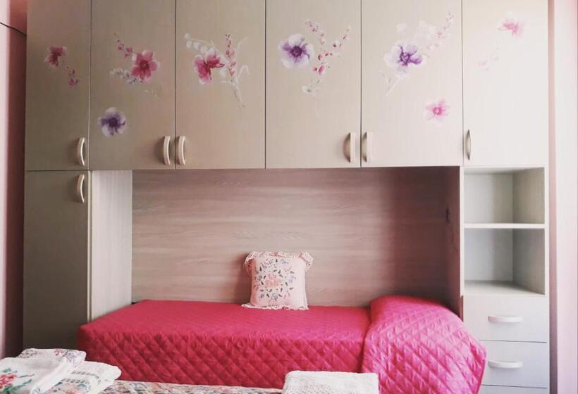 Стандартный внешний трехместный номер с ванной комнатой, B&b La Villetta