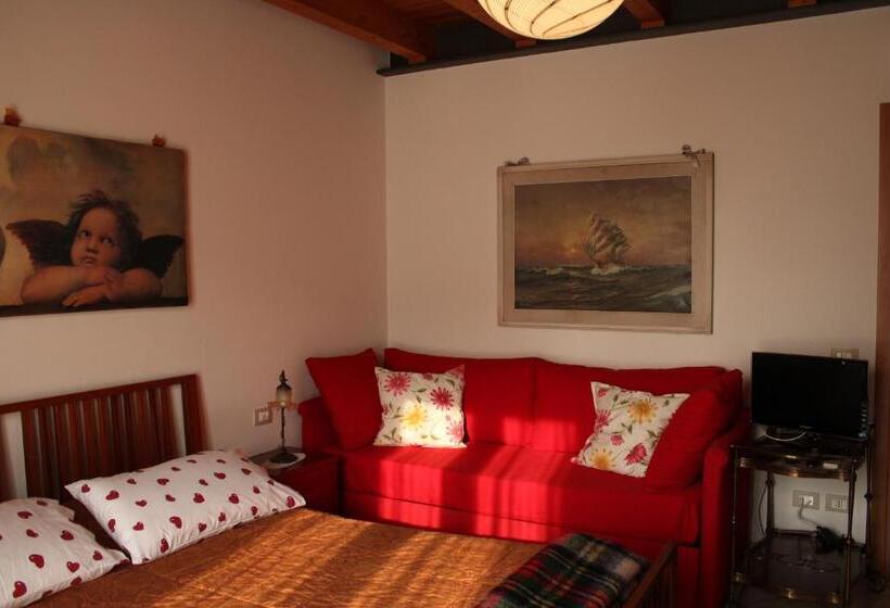 标准间带阳台, Bed & Breakfast Lucy