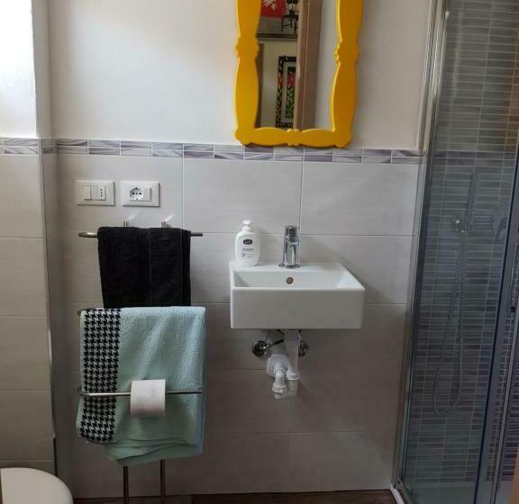 Номер Deluxe Кровать Кинг, Room Saronno + B&b
