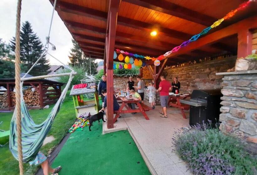 Дом 4 Спальни, Penzion Garden