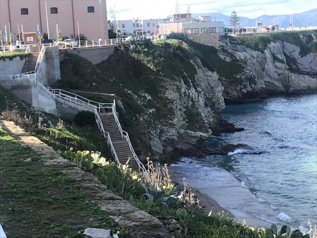 آپارتمان 1 خوابه با تراس, By The Sea