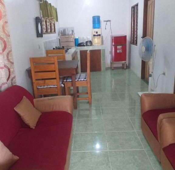 Стандартный внешний трехместный номер с ванной комнатой, Pescador View   Beach Resort & Restaurant