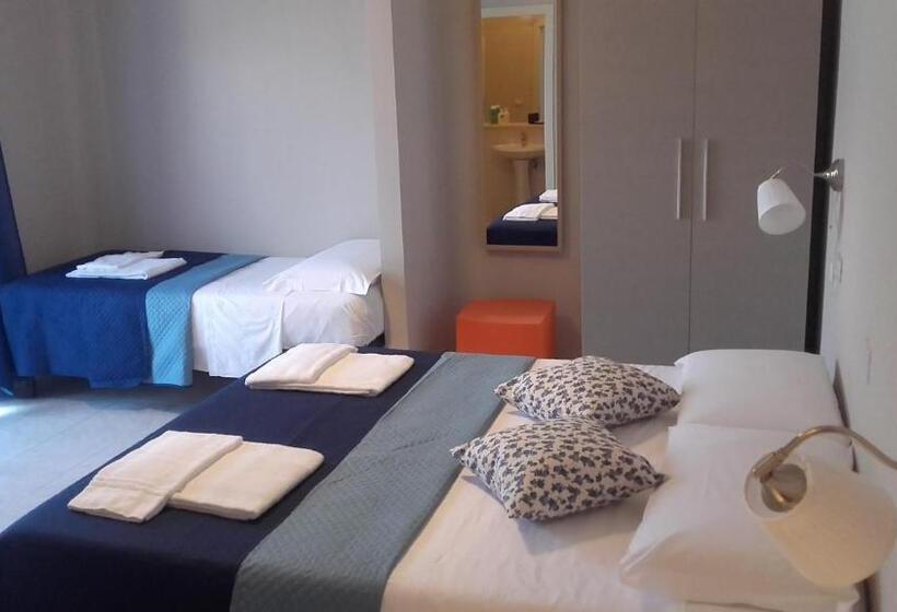 スタンダードトリプルルーム, Hostal Al Porto