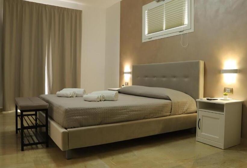 3 Bett Standardzimmer Balkon, Avola My House B&b