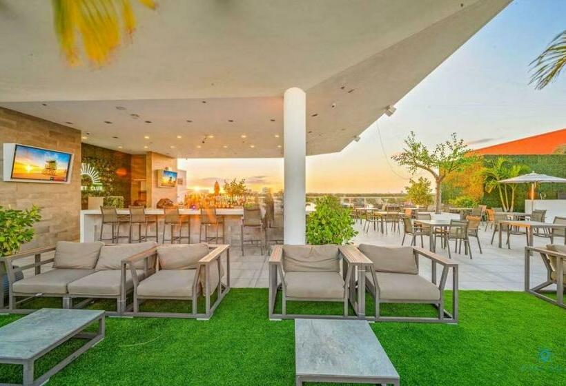 בית, חדר שינה 1, Hot Tub & Rooftop Pool  Near Beach