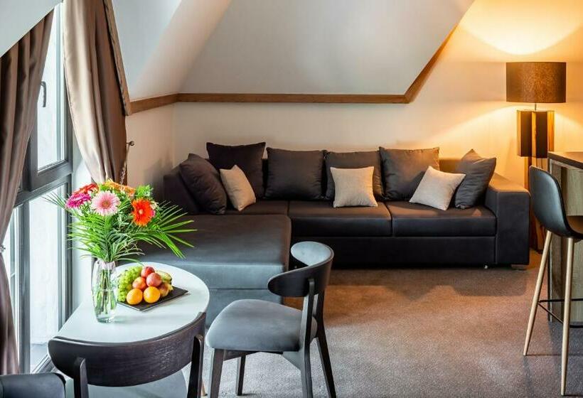 Family Suite, фетрбуш