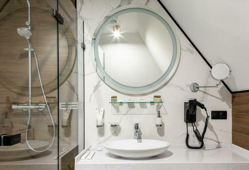 Family Suite, фетрбуш