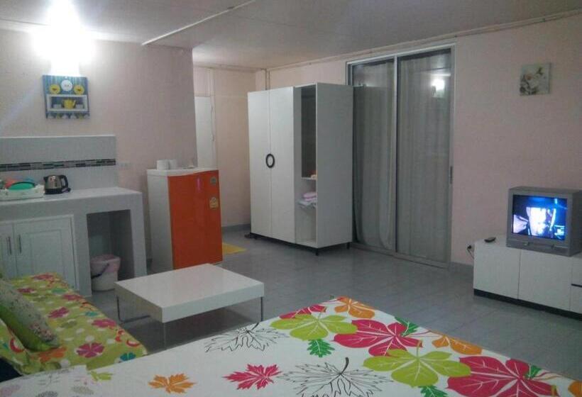 Четырехместный Номер Стандарт, Room In Guest Room   Chan Kim Don Mueang Guest House Triple Room