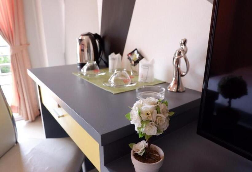 스탠다드 스튜디오, The Icon Service Apartment