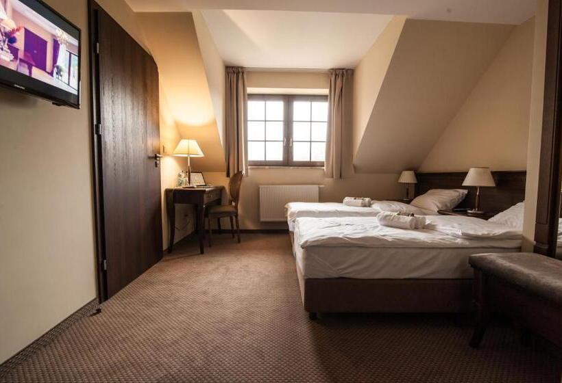 コンフォートルーム, Forrest Hotel & Restaurant