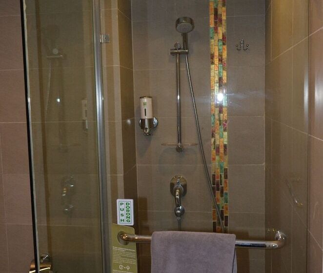 Номер Deluxe, Ibis Styles Jakarta Airport