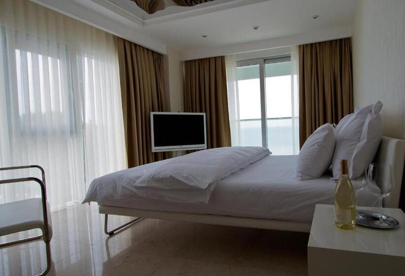 اتاق لوکس با چشم‌انداز دریا, Venn Boutique