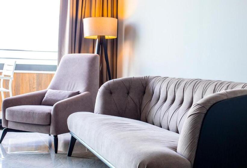 اتاق لوکس با تخت بزرگ, Venn Boutique