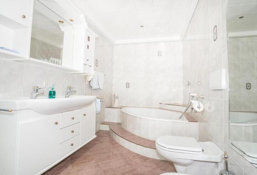 带3个卧室的公寓, Mineralienhotel Natznerhof