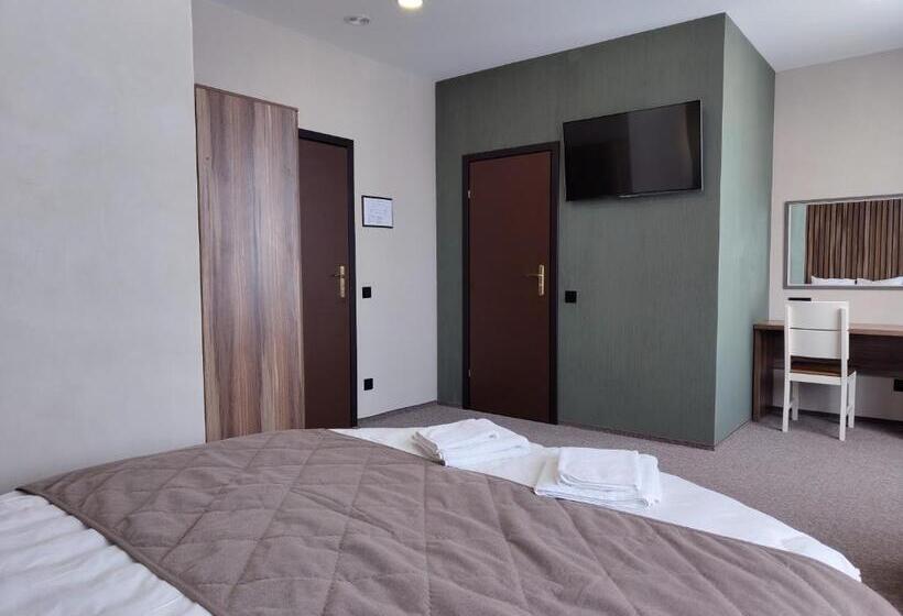 جناح جونيور سوبريور, Art Hotel Palma