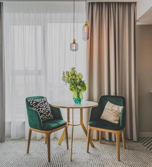Полулюкс Кровать Кинг, Royal Tulip Warsaw Centre
