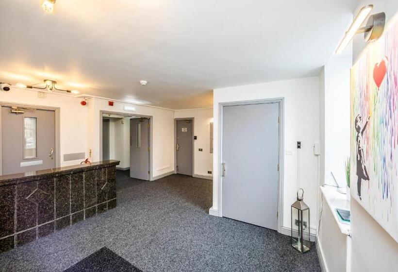 Komfort Trippelrum, Huddersfield Central Lodge