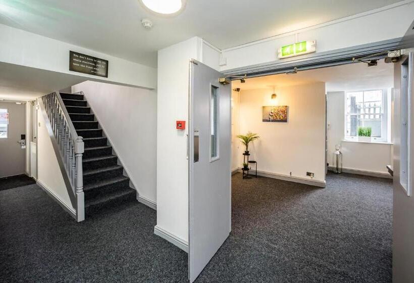 Номер Deluxe, Huddersfield Central Lodge