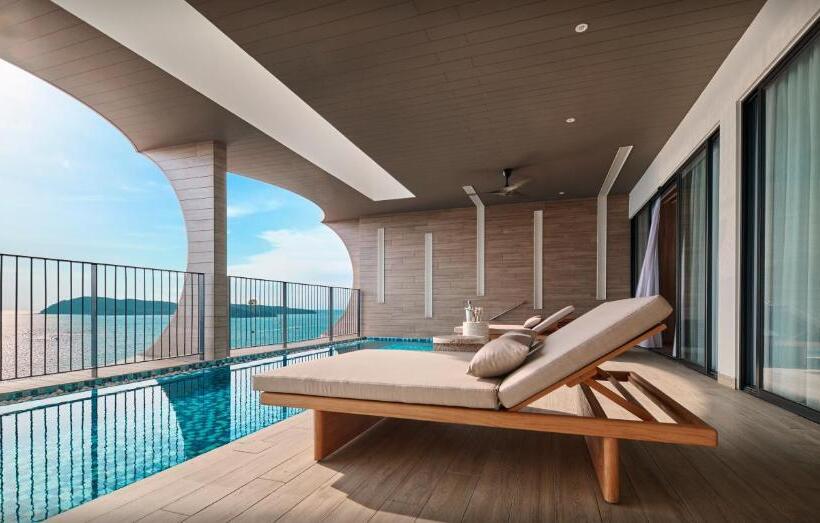 Люкс, Parkroyal Langkawi Resort