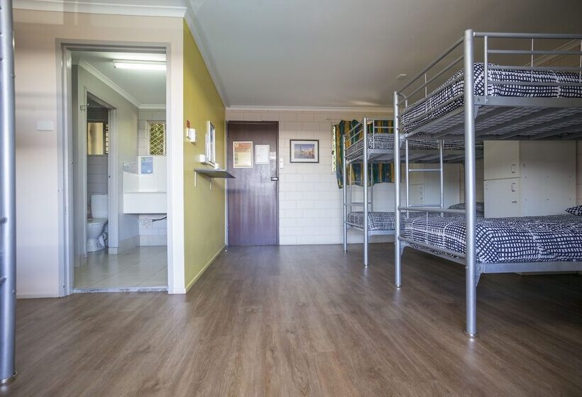 Кровать в Общей Комнате, The Hostel, Airlie Beach