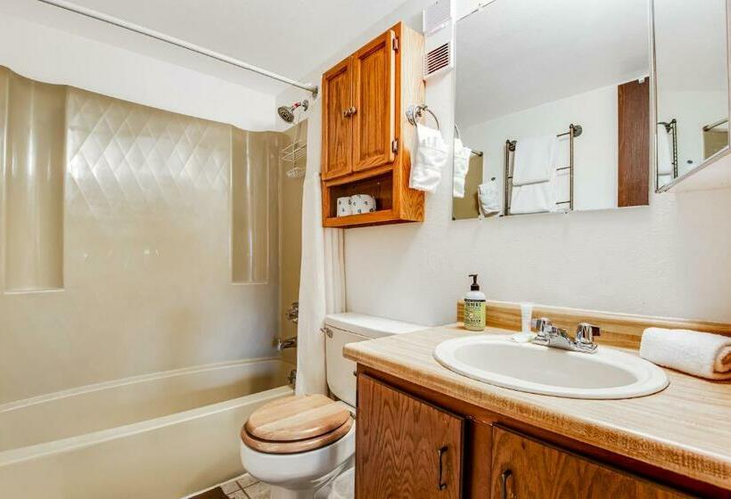 침실 2개 아파트, Treehouse Condo Unit H202